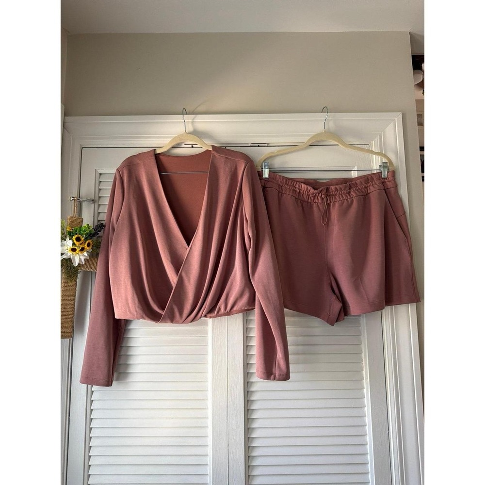 Lululemon Softstreme Wrap top and matching shorts pink 14
